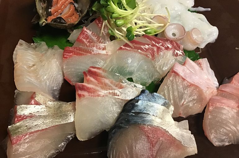 名古屋伏見で15時から美味しい刺身の盛り合わせが安い居酒屋駅すぐ