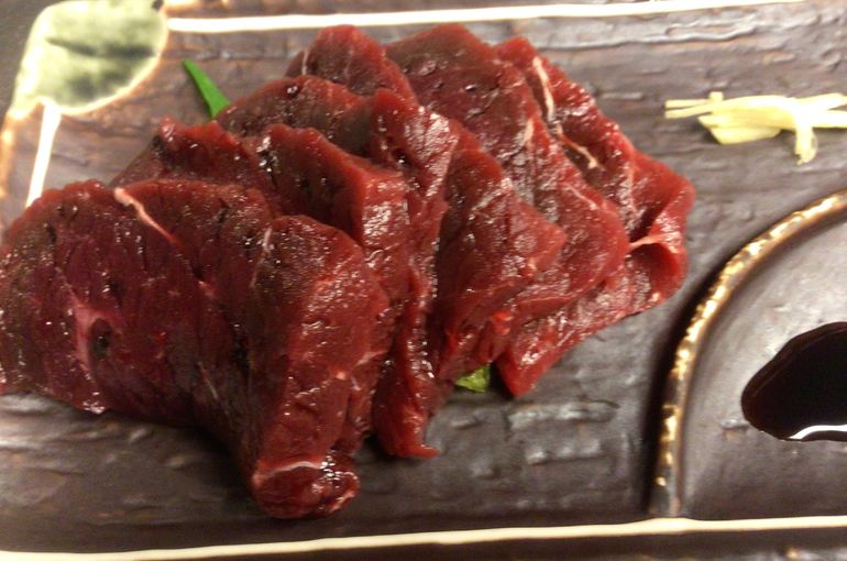 ミンククジラの刺身